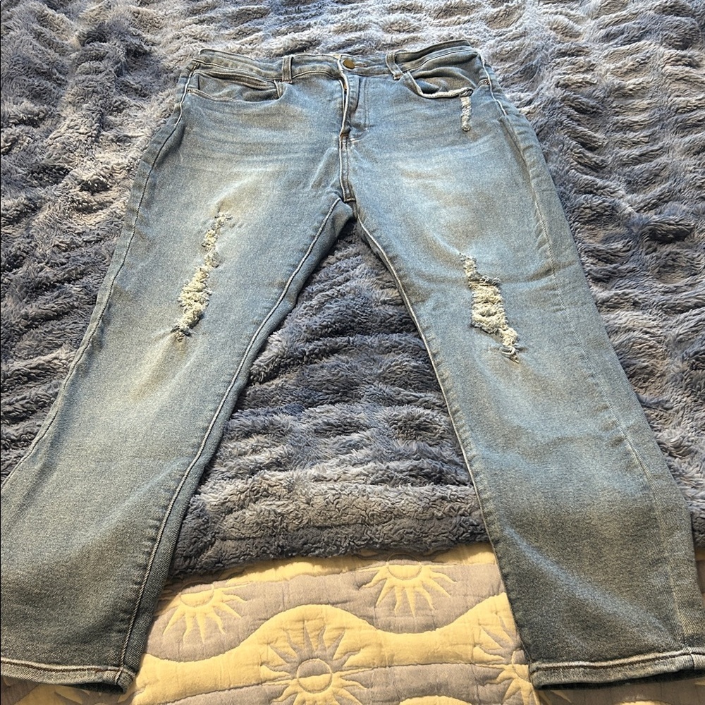 Trendy Distressed Gray Skinny Jeans - Picture 2 of 9